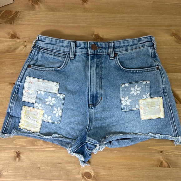 Billabong x Wrangler Showdown Patch Work Shorts - Picture 4 of 8